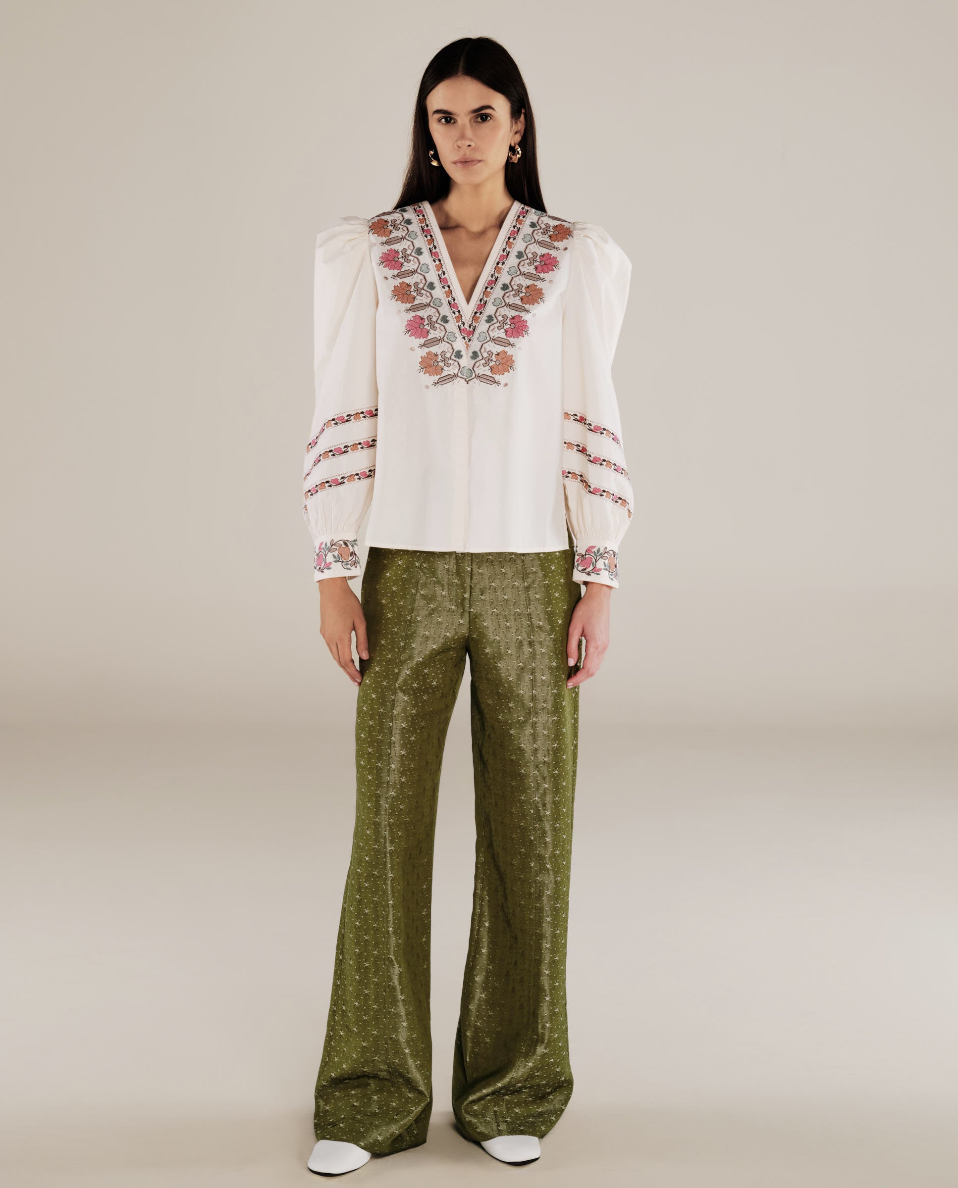DEVIKA | Blusa de Algodón Crema con Bordado Floral