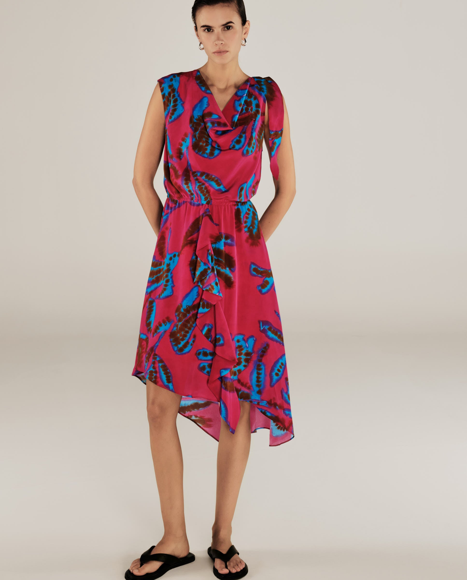 CHETANA | Vestido Corto de Flores en Magenta y Azul