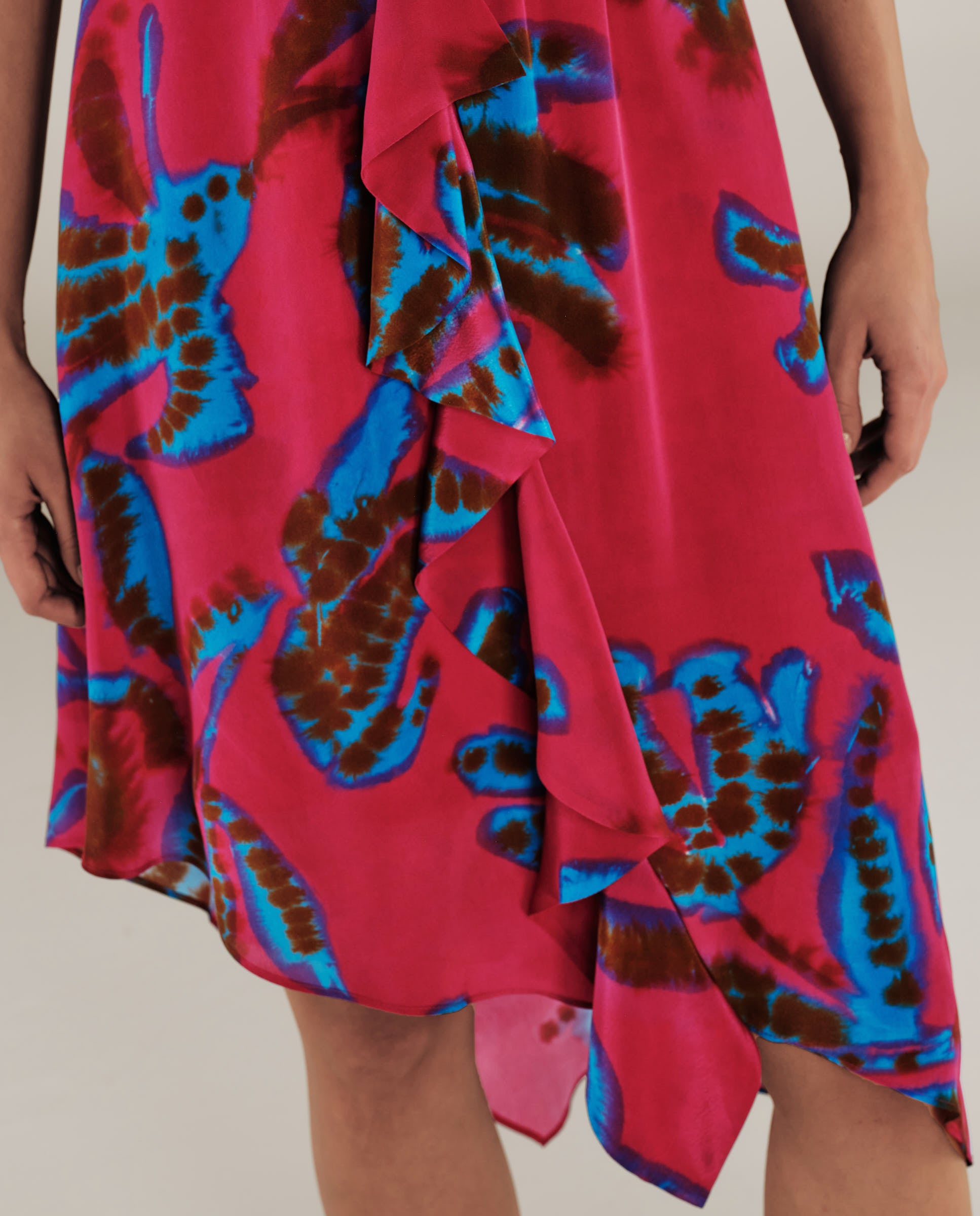 CHETANA | Vestido Corto de Flores en Magenta y Azul