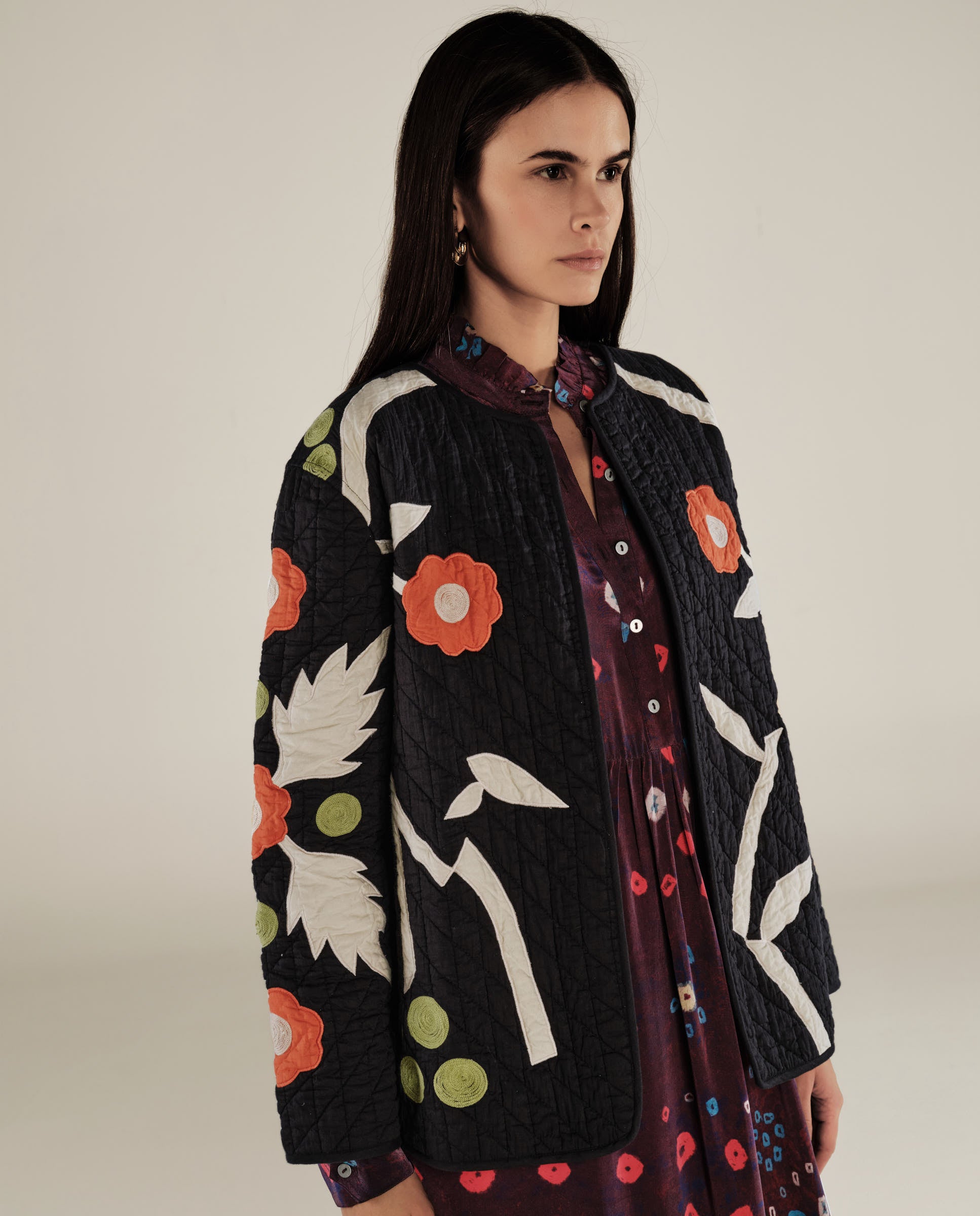 BLOSSOM | Chaqueta de Algodón Negra con Apliques Florales