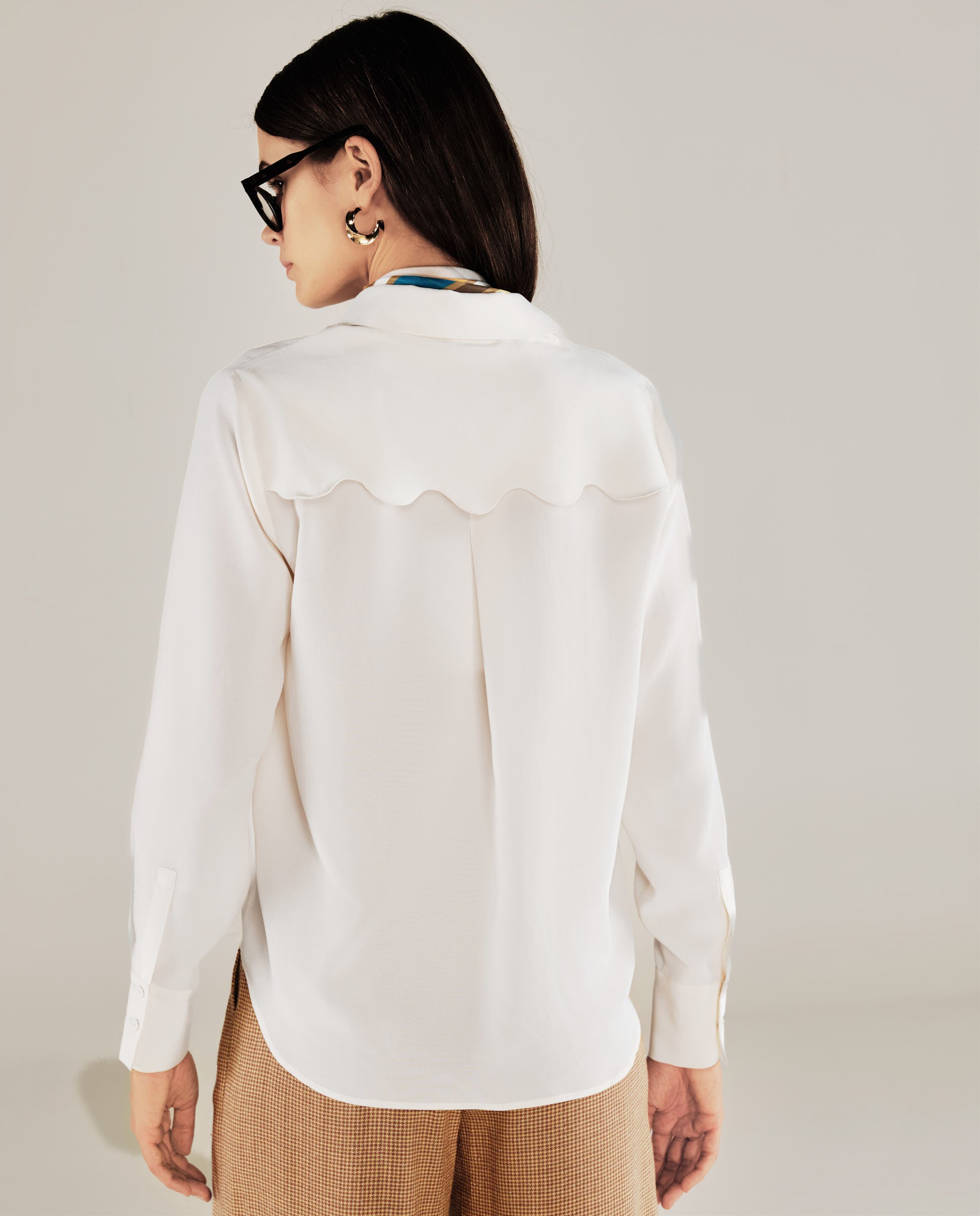 ALINA | Camisa de Seda con Detalle Festoneado