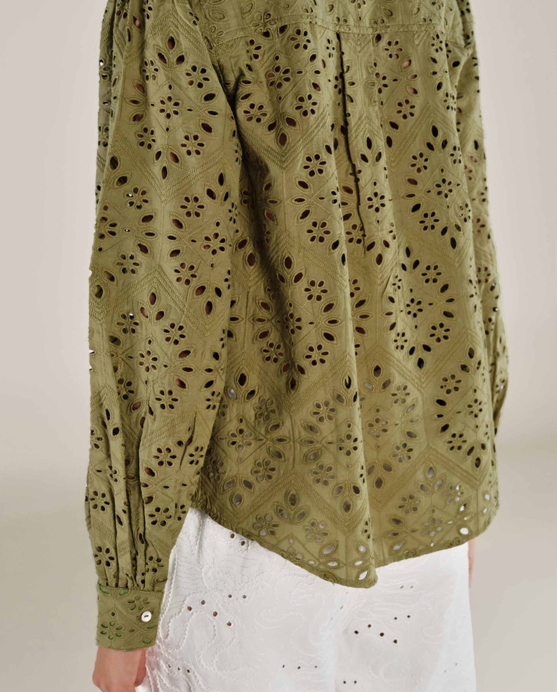 LULU | Blusa de Algodón con Bordado en Verde Suave