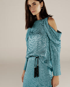 BHAKTI | Blusa Jacquard Azul Turquesa Hombros Descubiertos