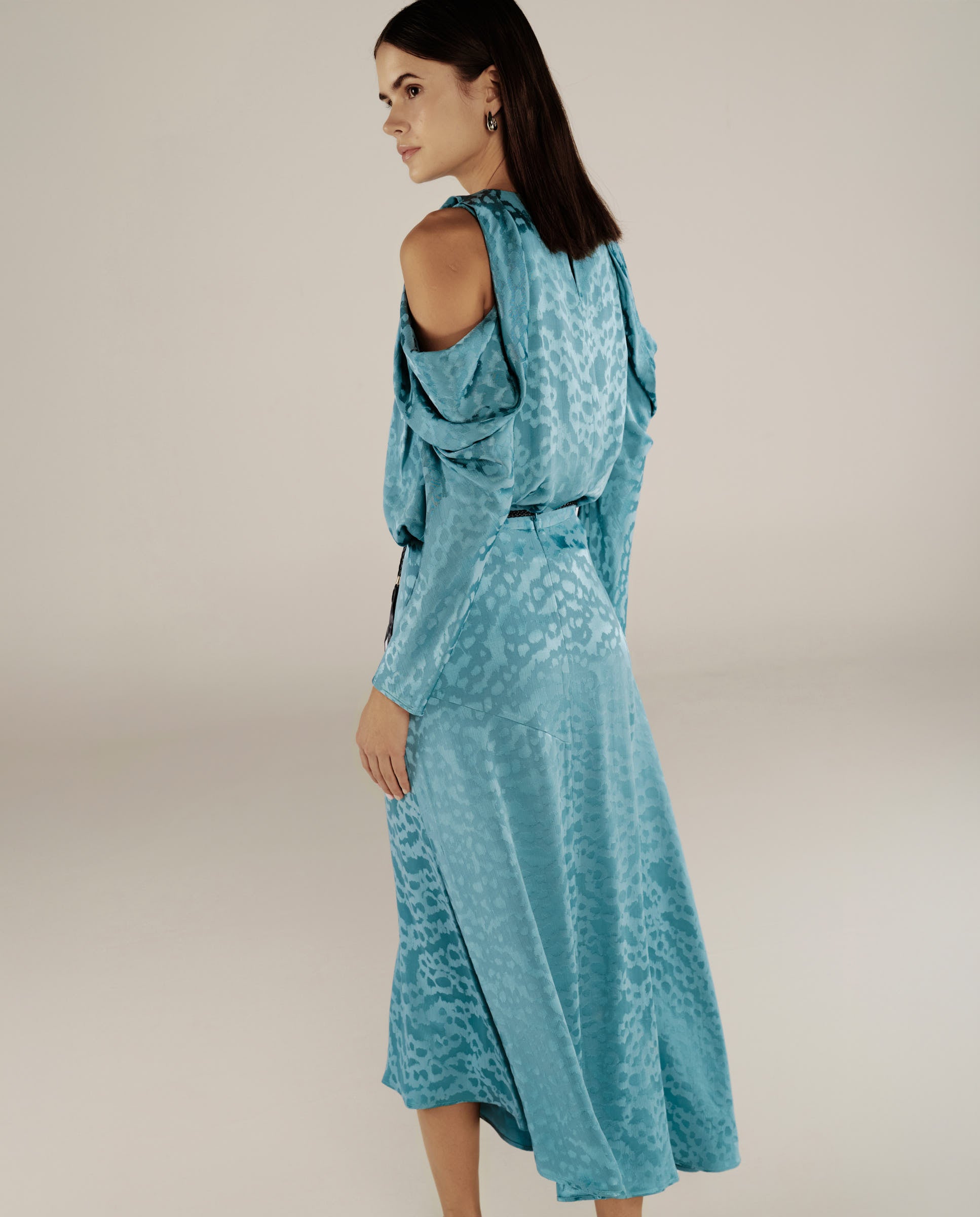 BHAKTI | Blusa Jacquard Azul Turquesa Hombros Descubiertos