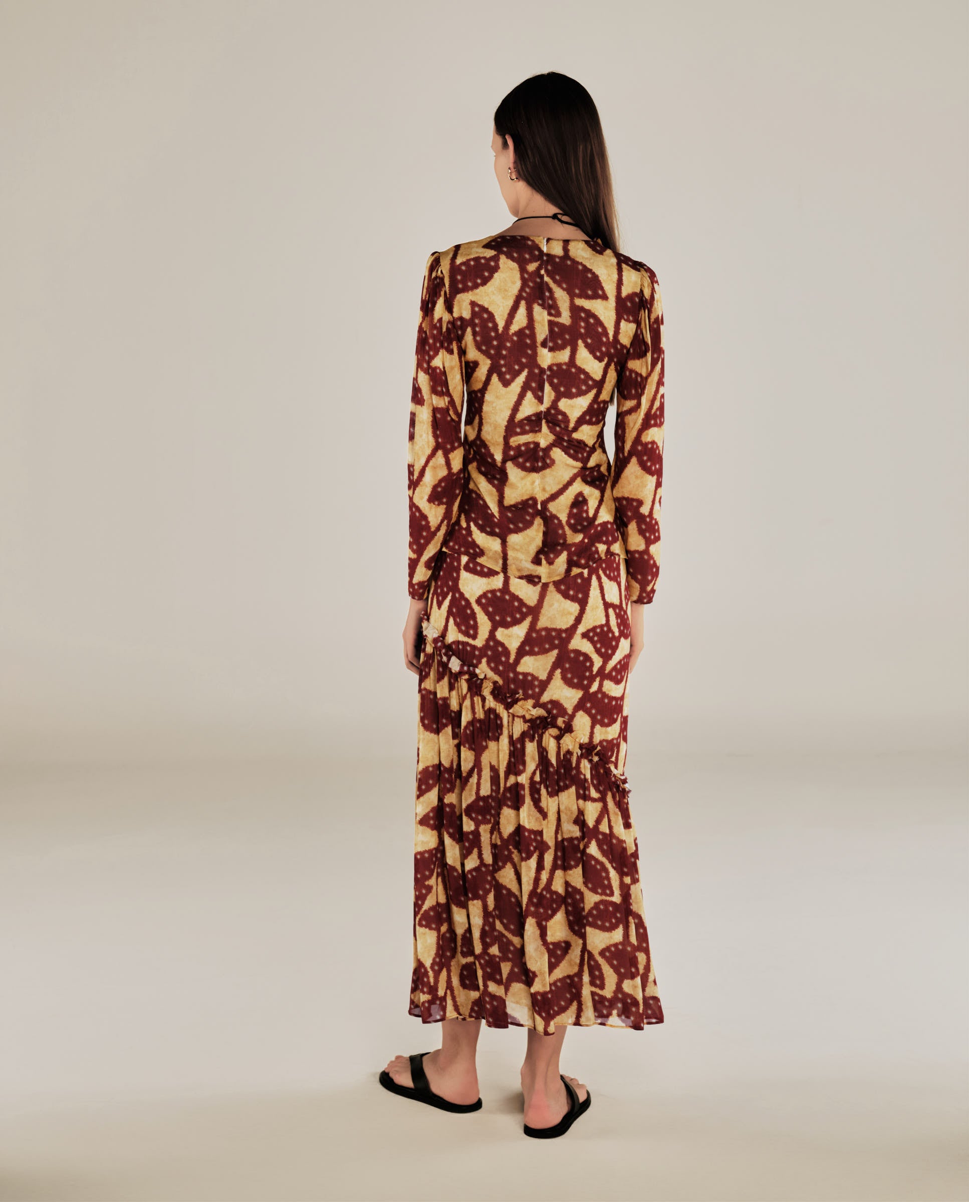 MILLIE | Blusa con Volantes en Burdeos y Dorado