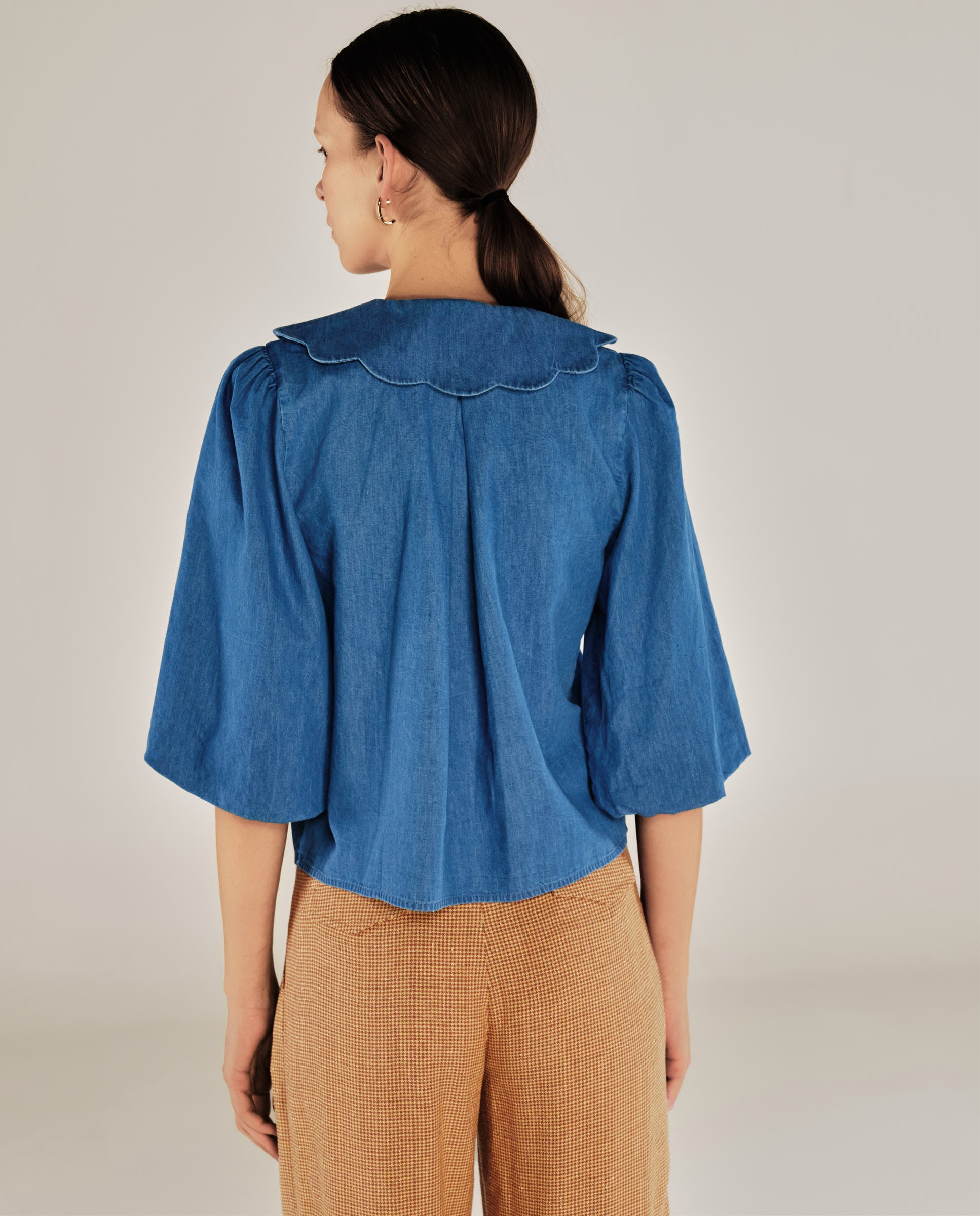 BRUNELLA | Blusa de Algodón Azul Denim con Lazo Frontal