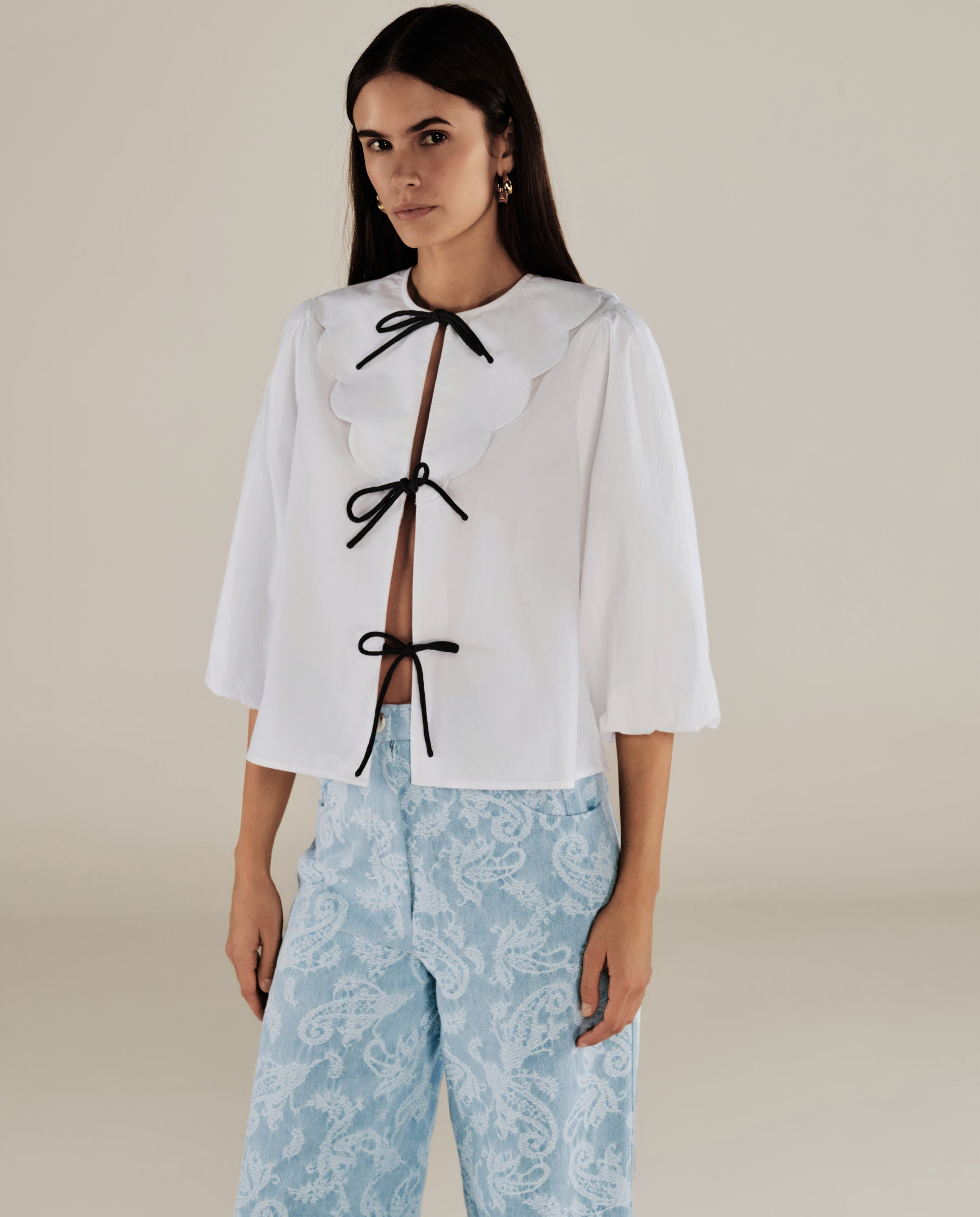BRUNELLA | Blusa de Algodón Blanca con Lazo Frontal