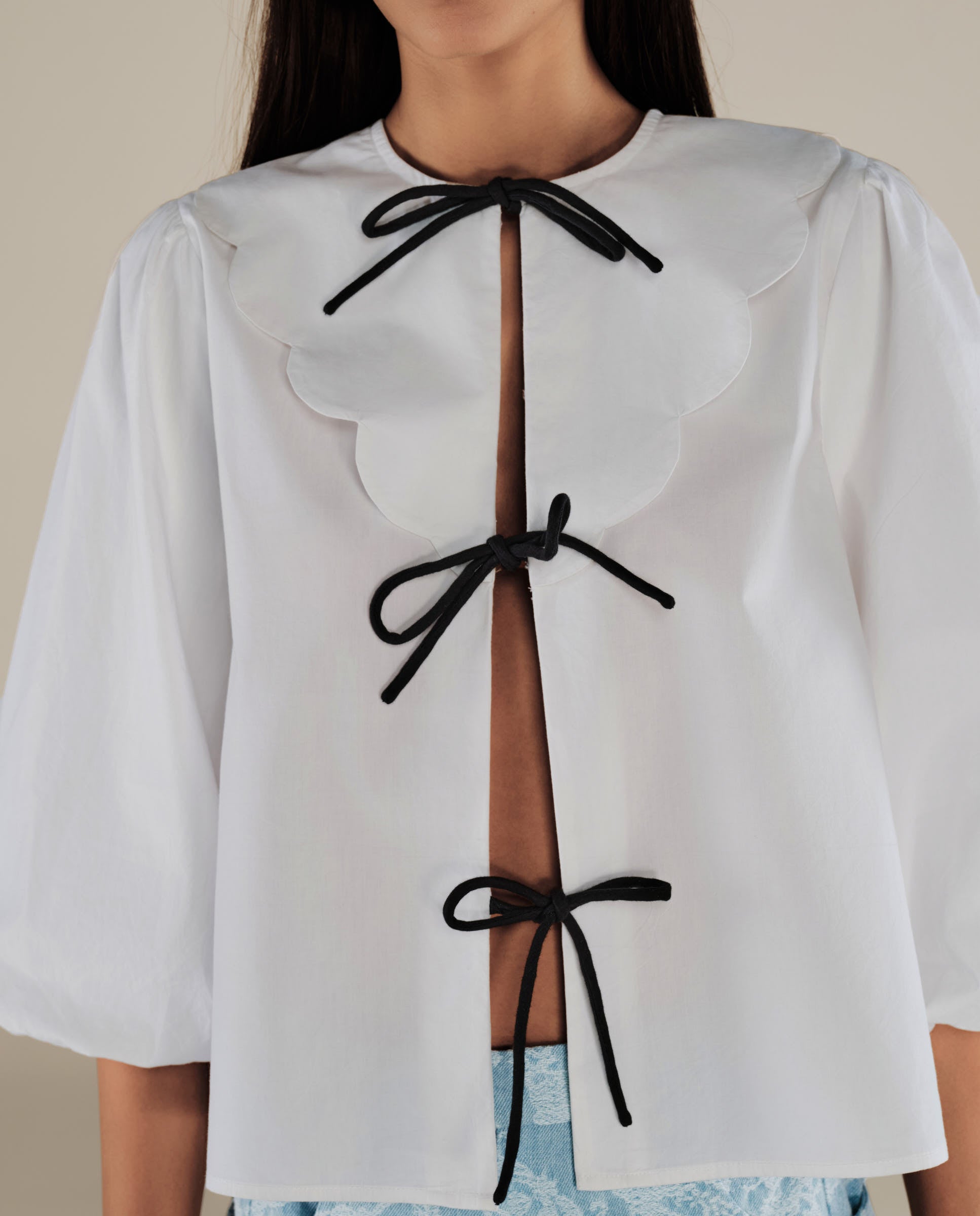 BRUNELLA | Blusa de Algodón Blanca con Lazo Frontal